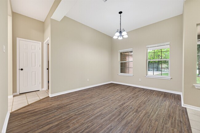 Building Photo - 11655 Lakeview Manor Dr