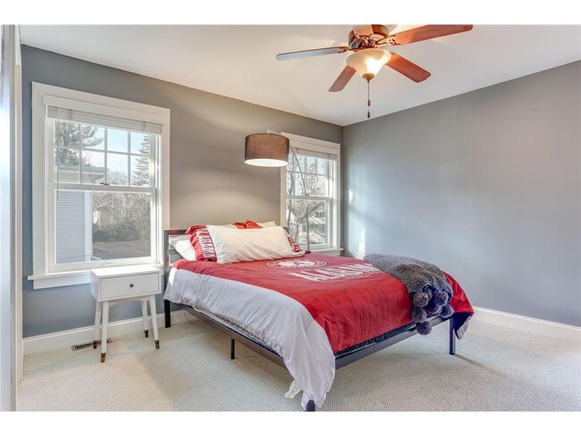 Building Photo - 2012 W Laurel Ave