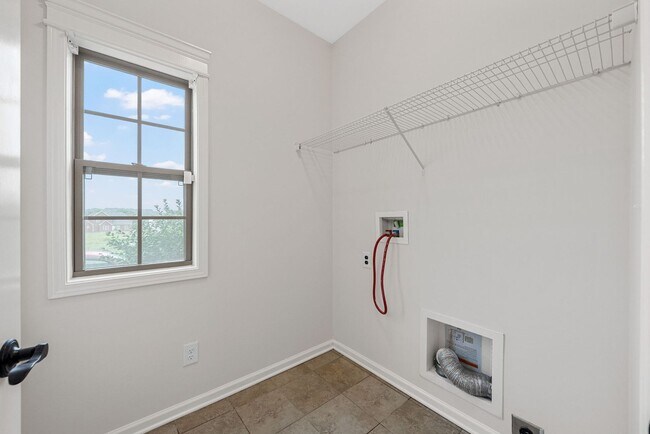 Building Photo - 4 Bedroom Pet Friendly Home For Rent!