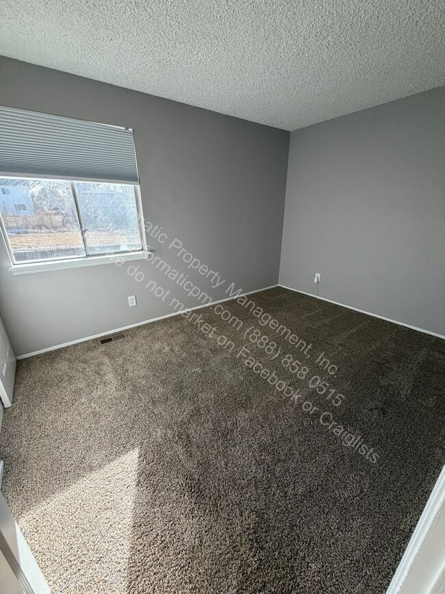 Building Photo - 17998 E Bellewood Dr