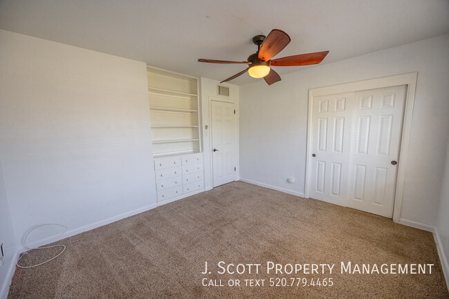 Building Photo - 723 W Cactus Wren Dr
