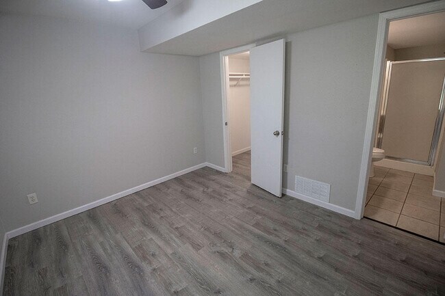 Building Photo - 1405 Greensboro Dr