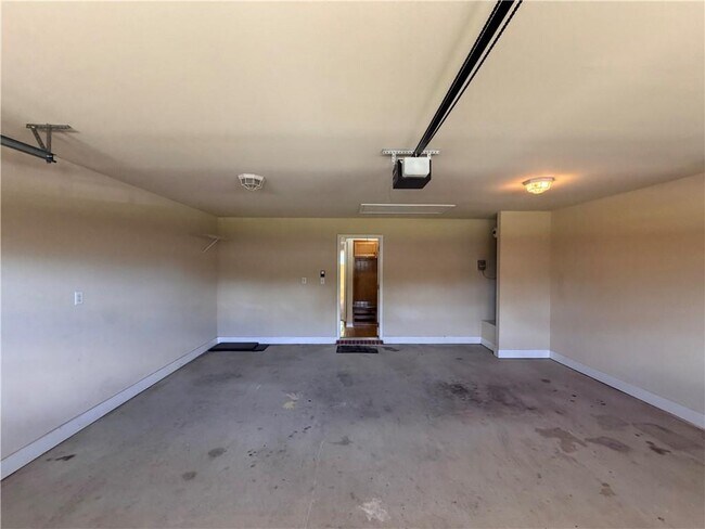 Building Photo - 9646 Estate Dr