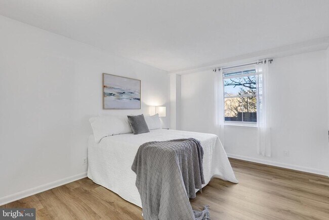 Building Photo - 2030 N Adams St