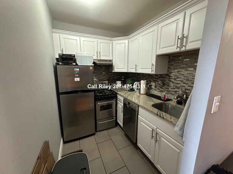 Building Photo - 35 Glencoe St