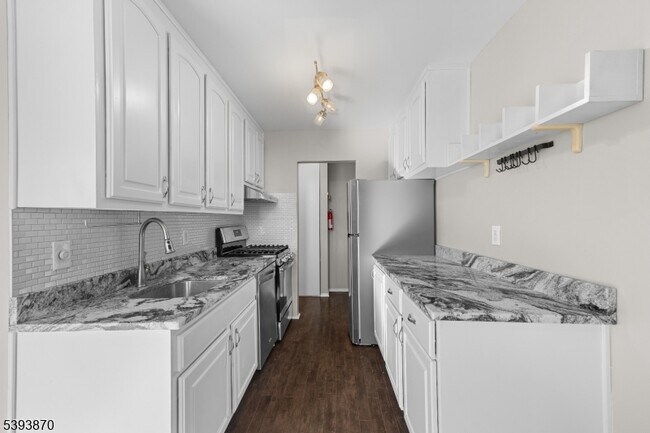 Building Photo - 355 River Rd