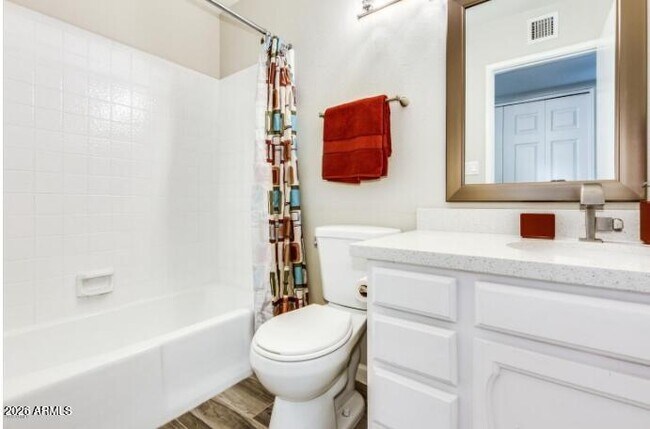 Building Photo - 2 E Loma Ln