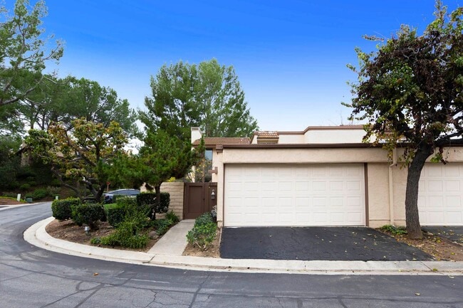 Building Photo - Fully renovated 2 bedroom 2 car garage Townhome