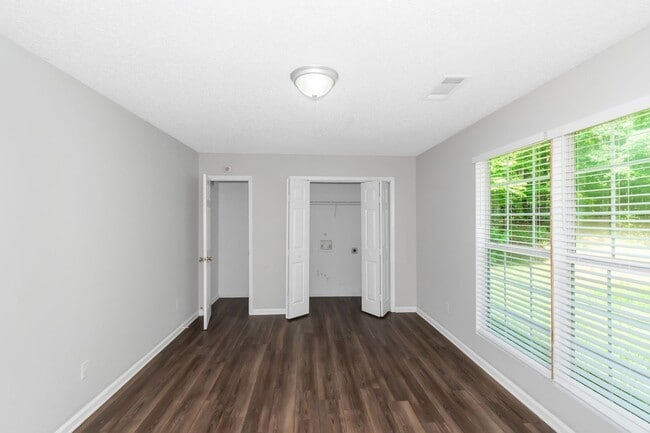 Building Photo - Charming Ranch-Style Home with Spacious Ya...