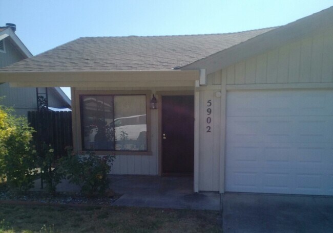 Primary Photo - 5900 Moss Creek Cir