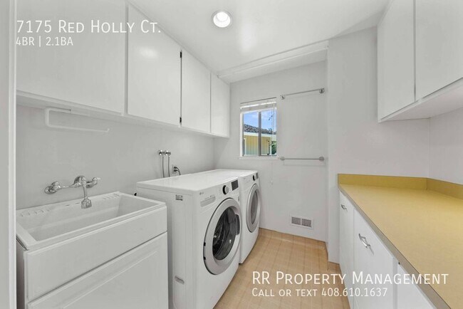 Building Photo - 7175 Red Holly Ct