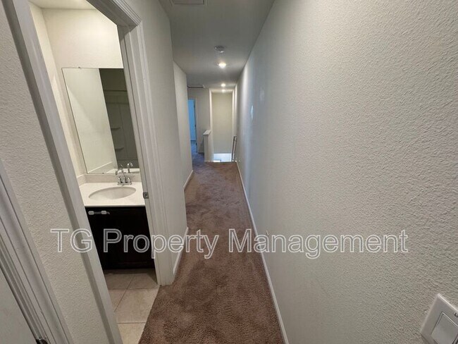 Building Photo - 9877 Fiddleback Ln