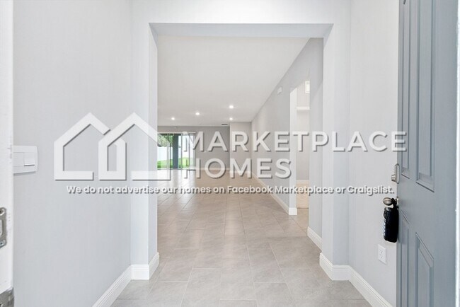 Building Photo - 5428 SW 44th Ct Rd