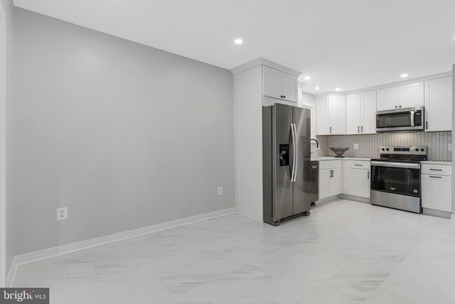 Building Photo - 5511 Callander Dr