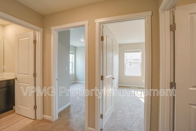 Building Photo - 7104 NE 155th Pl