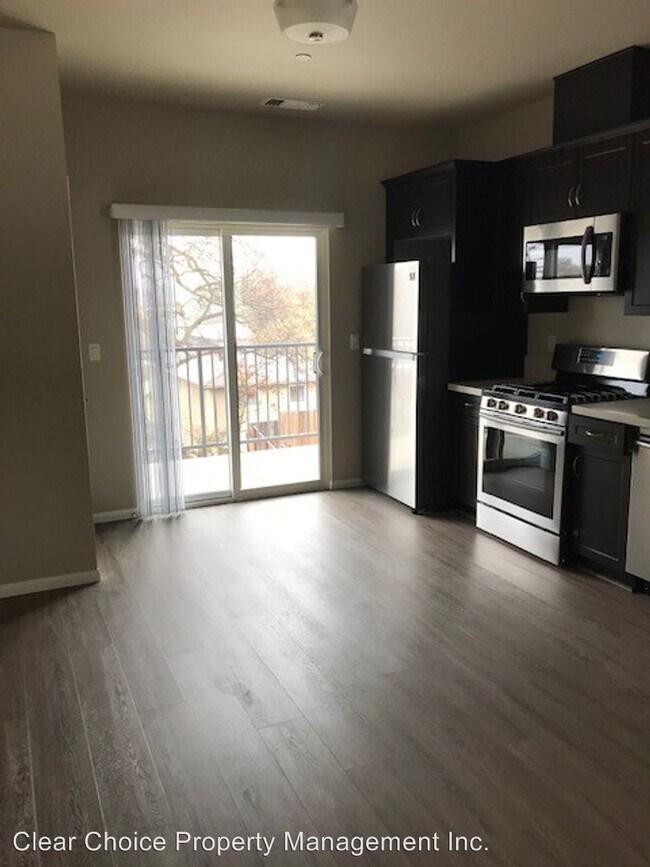 Building Photo - 3 br, 2 bath Apartment - 3548 Oak Street #203