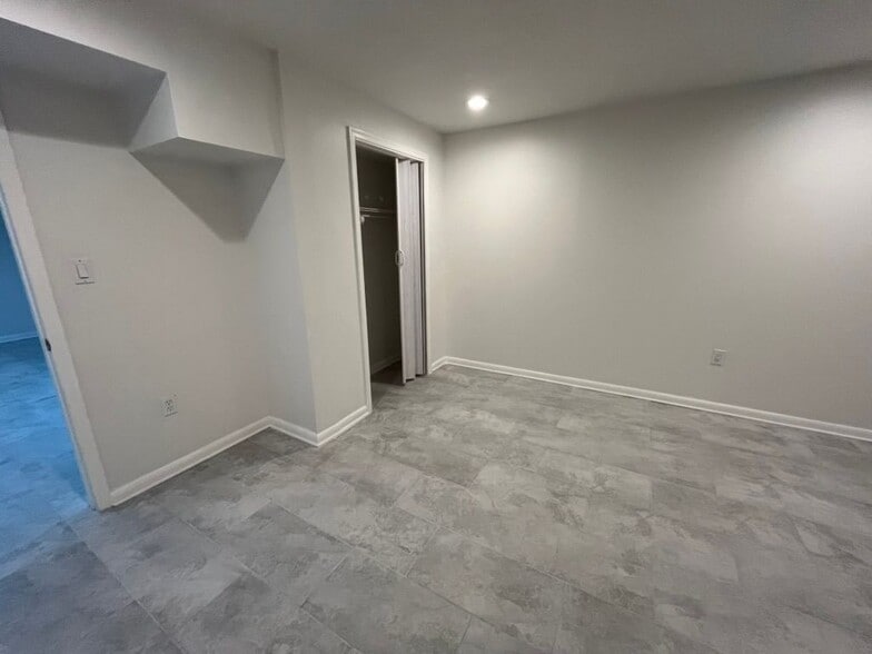 Building Photo - 1106 Landerset Dr