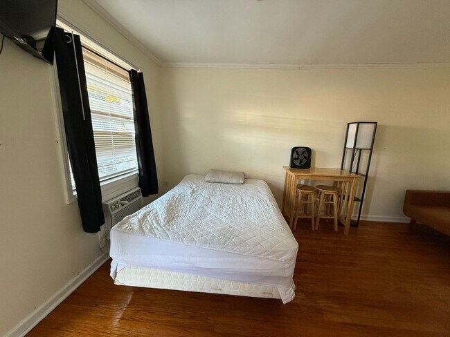 Building Photo - Studio Apt For Rent in Kuttawa Near Lake