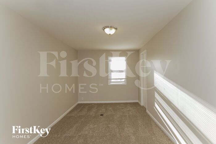 Building Photo - 711 Linden Ct