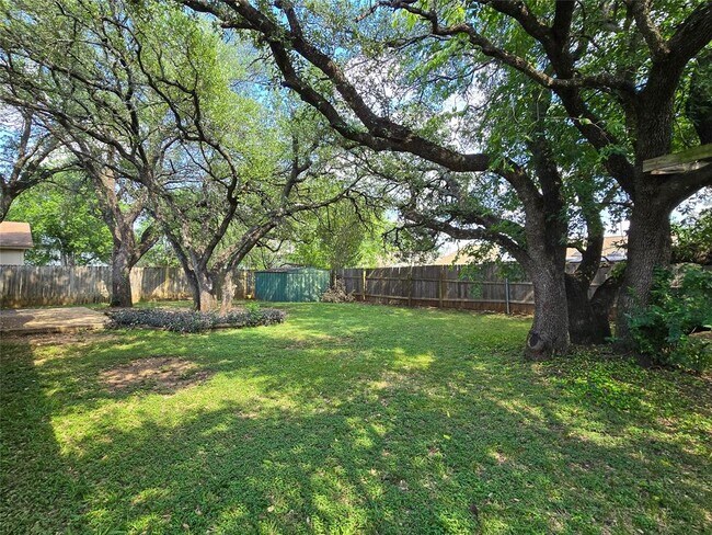 Building Photo - 12111 Saxony Ln