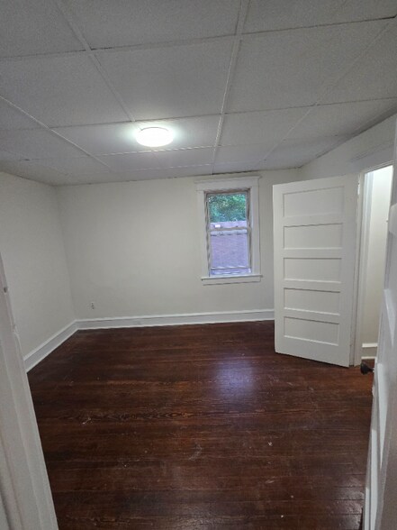 Building Photo - 34 Hessian Ave