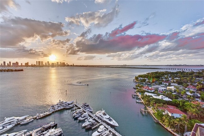 Building Photo - 1900 Sunset Harbour Dr