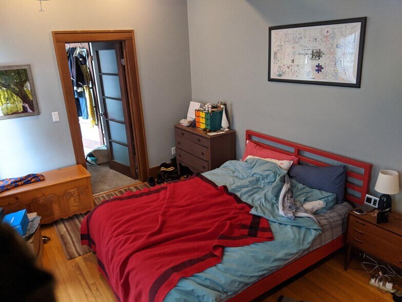 Master Bedroom - 3933 Trumbull St