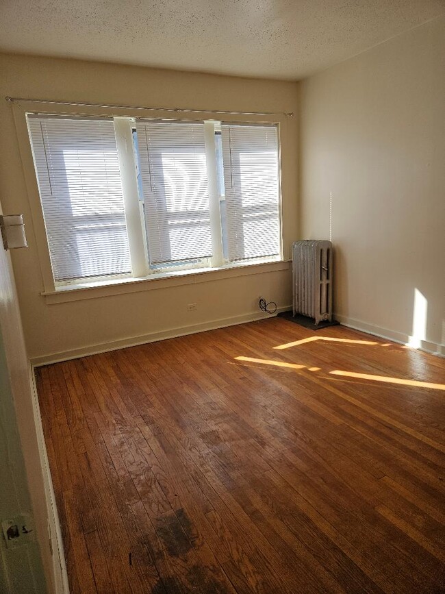 BEDROOM - 7147 S Constance Ave