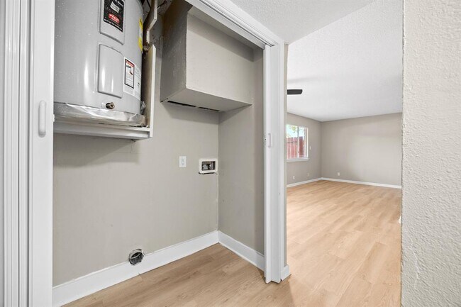 Building Photo - 8903 Parkfield Dr