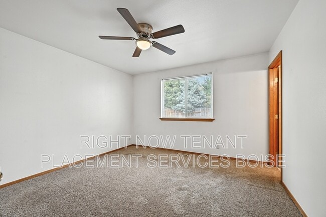 Building Photo - 5827 Orchid Wy S