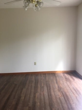 Building Photo - 760 Village Dr