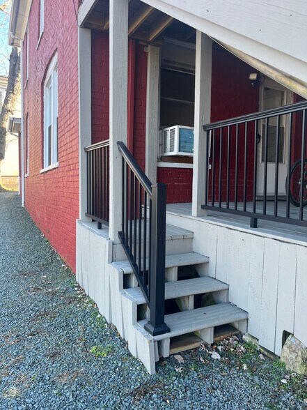 Building Photo - 703 Hinton Ave