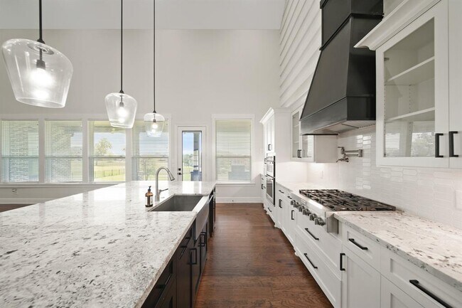 Building Photo - 8519 Lofty Pnes