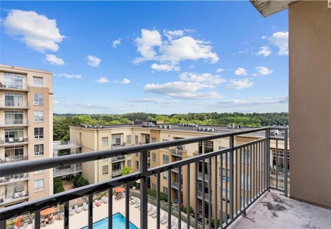 Building Photo - 711 Cosmopolitan Dr NE