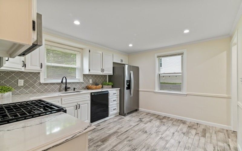 Building Photo - 30 Meisel Ave