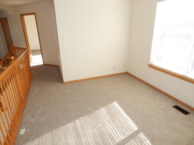 Building Photo - 2800 E Bridleway Ct