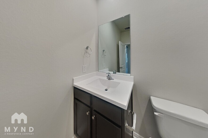 Building Photo - 15431 Maple Ter Dr
