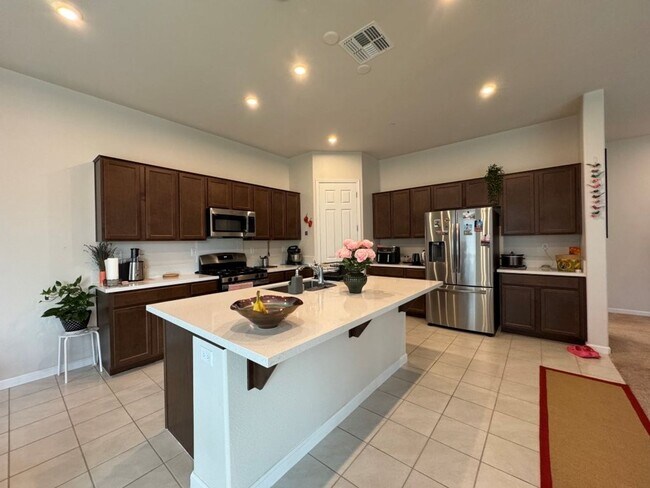 Building Photo - Beautiful Springlake Home with Solar and S...