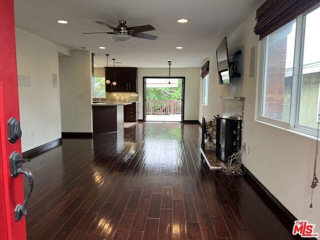 Building Photo - 1019 Camino Real