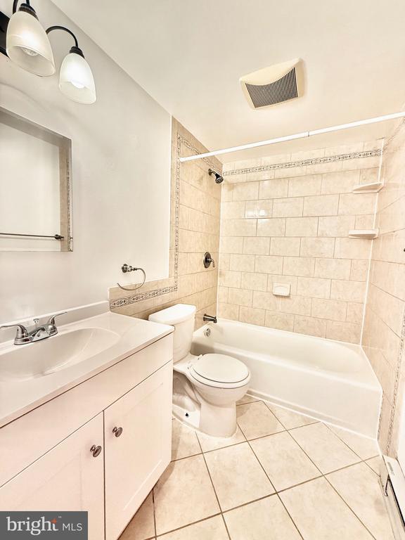 Building Photo - 720 W Glebe Rd