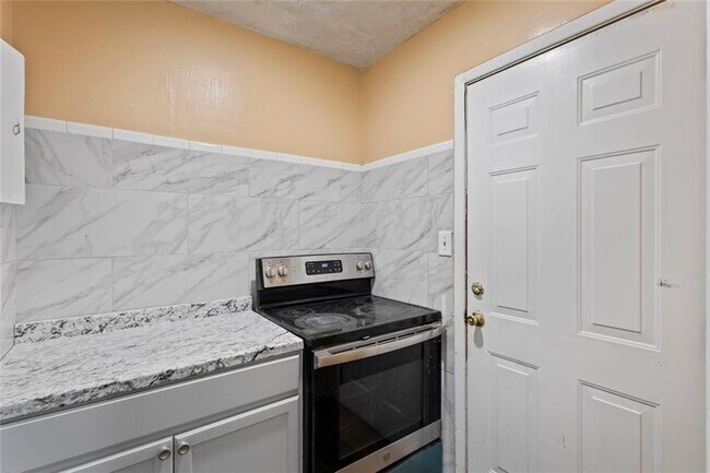 Building Photo - 1201 Shoreham Dr