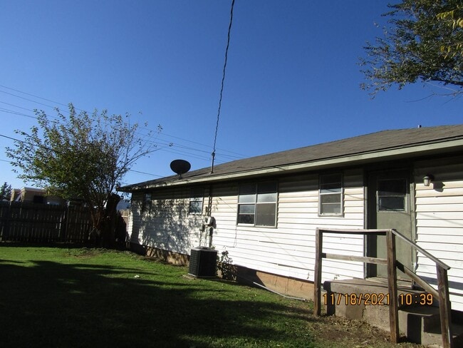 Building Photo - MOVE IN SPECIAL: $200 OFF OF THE 1ST FULL MONTH'S RENT!