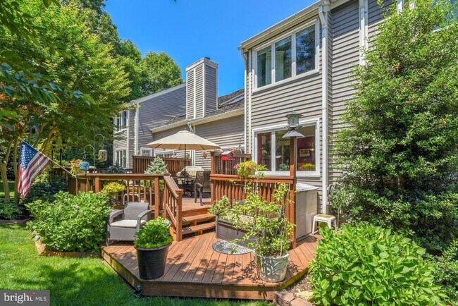 Building Photo - Experience elevated living in this beautifully renovated townhome nestled within the highly sough...