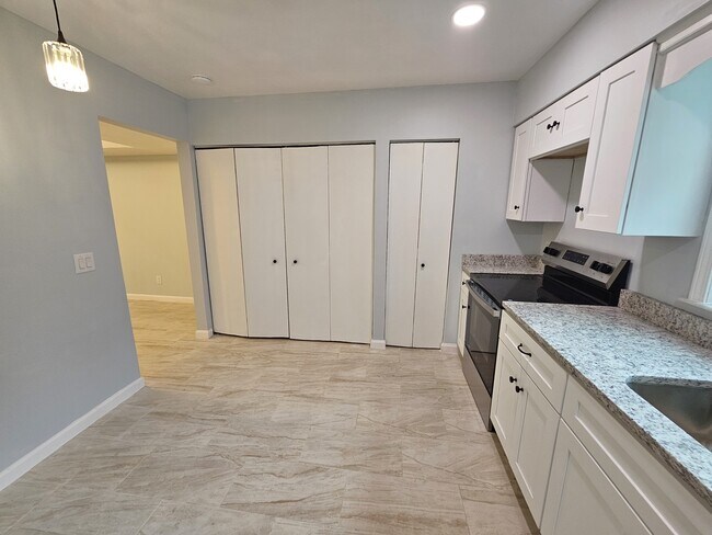 Building Photo - 35 Summercreek Dr