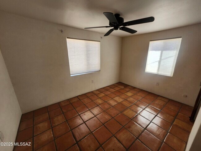Building Photo - 1325 N Alamo Ave