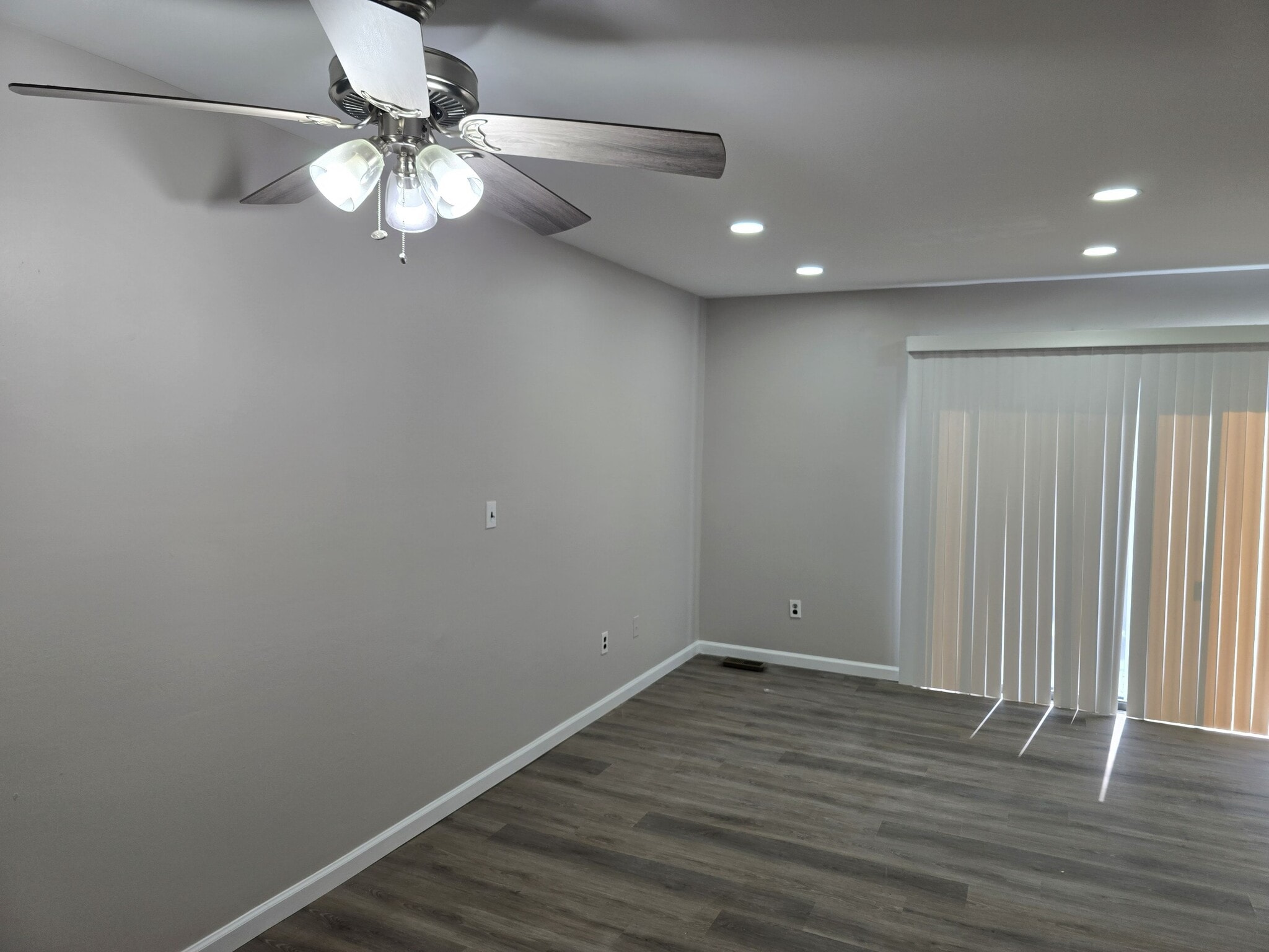 Building Photo - 38177 Jamestown Dr