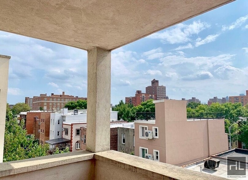 Building Photo - Rent Stabilized 1 bedroom with balcony - i...