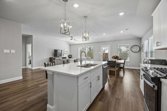 Building Photo - 1107 Emberwood Dr