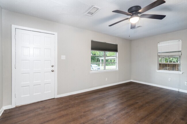 Building Photo - 503 Carrell St
