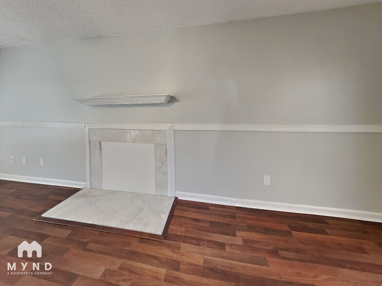 Building Photo - 904 Estelle Ct